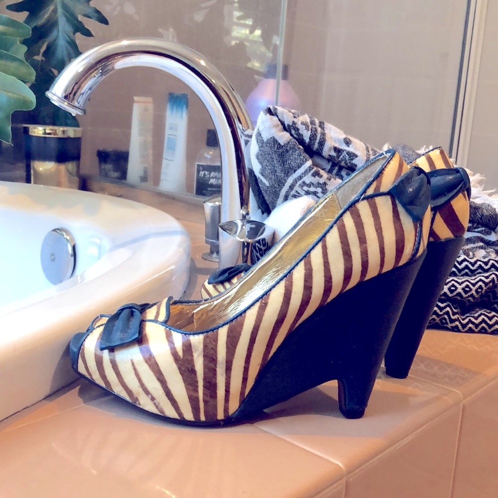 💥Host Pick!💥 Naughty Monkey Zebra Heels